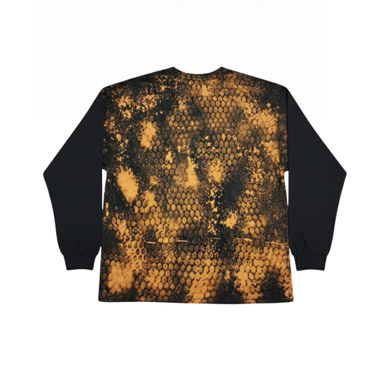 Long-sleeve shirt with honeycomb pattern using reverse tie dye technique